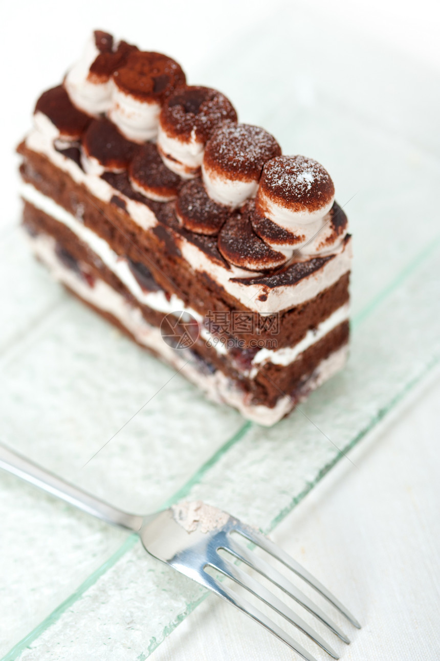 奶奶油甜点蛋糕切片白色棕色生日巧克力水果奶油香草小吃装饰漩涡图片