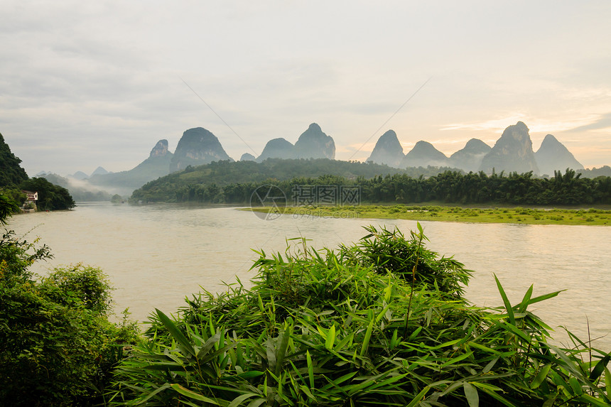 里河中国的地表景观图片
