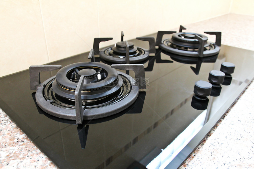 厨房的黑玻璃气体桶滚刀戒指玻璃活力燃料烤箱金属白色黑色火炉图片