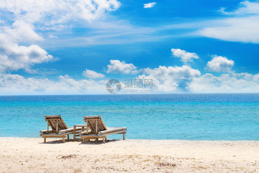 热带海景和竹沙滩床海岸线假期情调海滩海岸怠速异国支撑旅游蓝色图片