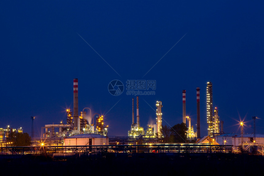 炼油工业工厂石化金属建筑植物汽油气体生产筒仓图片