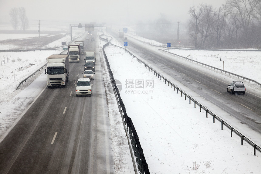 雪地高速公路旅行卡车货车驾驶路线货运国家速度暴风雪商业图片