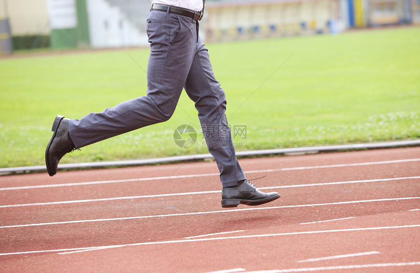 商业竞争阳光运动田径竞赛运动场挑战跑步人士水平训练图片