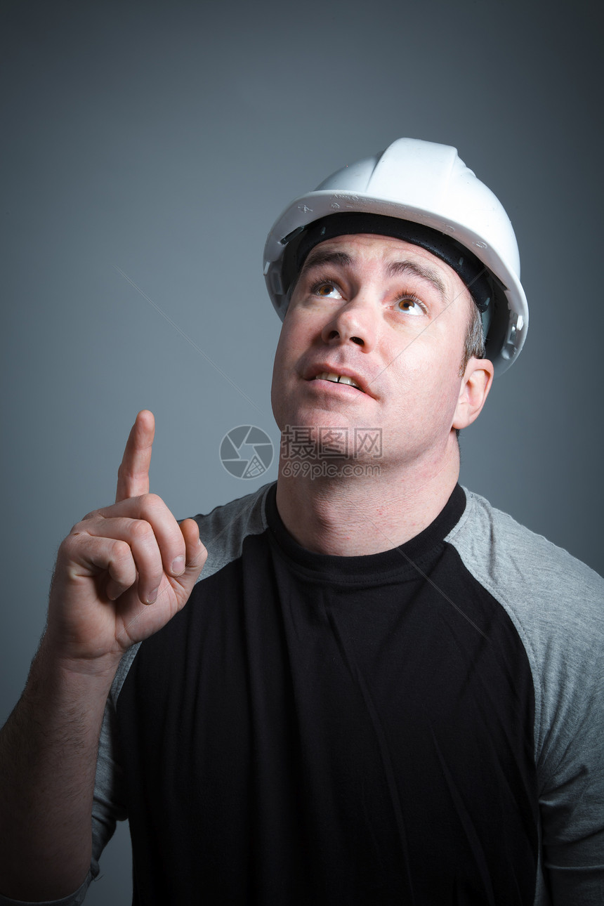 白种男子合同承包商 40岁喜悦头盔男人工程师背景活动家装牛仔布灰色工匠图片