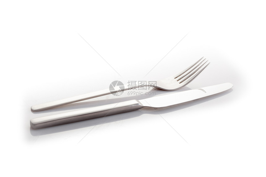 白色背景上隔离的不锈刀和叉子图片