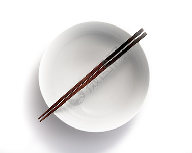 空碗中的筷子 在白色背景上被孤立餐具背景图片