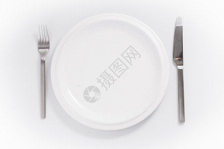 在白色背景上隔离的餐具和瓷器圆形刀叉盘子刀具背景图片
