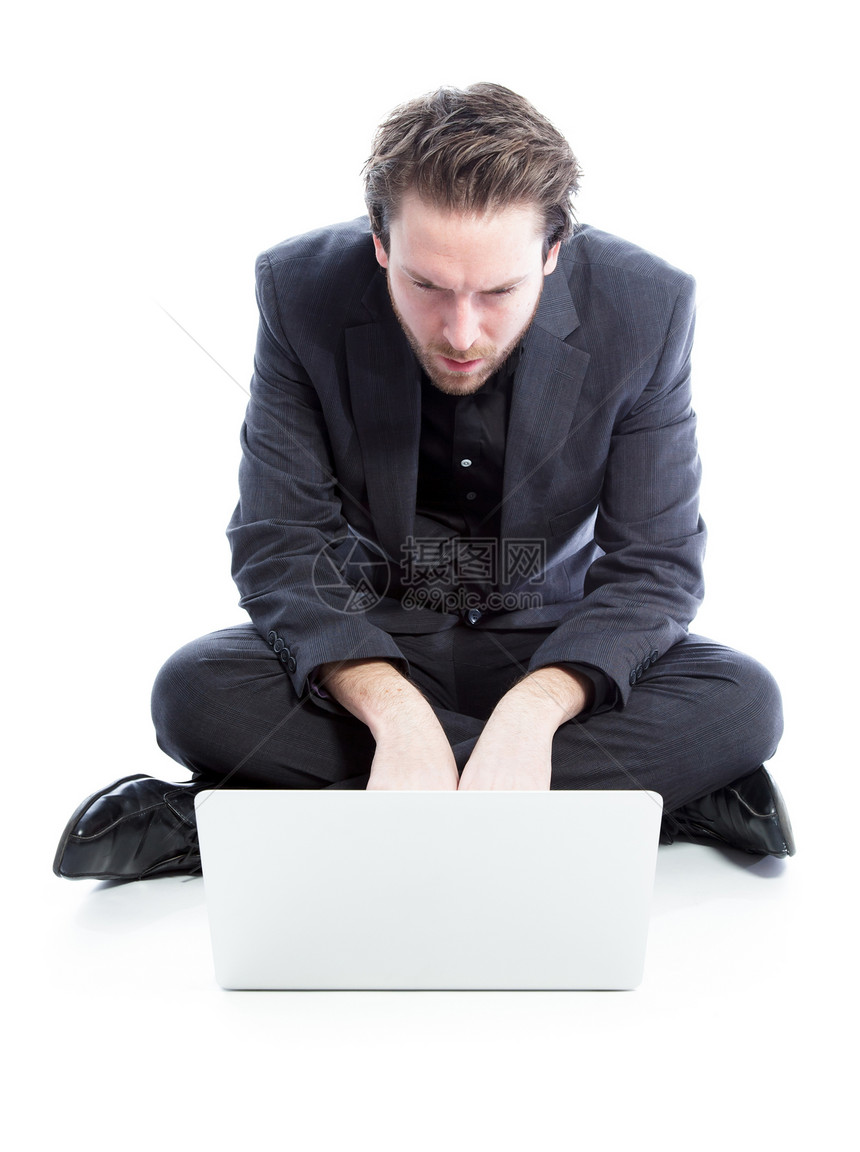 在演播室中拍摄的有吸引力的caucasian男子男人电脑电子邮件互联网商业人士情绪商务男性笔记本图片