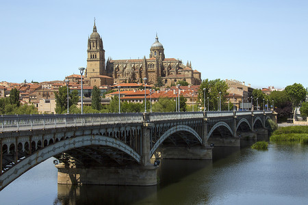 萨拉曼卡西班牙大教堂建筑学旅行宗教地标教会观光旅游背景