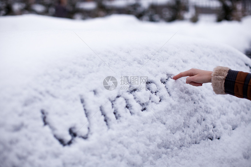 冬天写在车里的雪上图片
