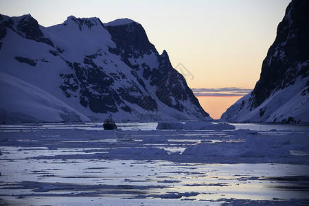 拉迈尔频道午夜太阳  拉迈尔海峡  南极洲海洋旅游频道冷冻旅行风景半岛冰山破冰背景