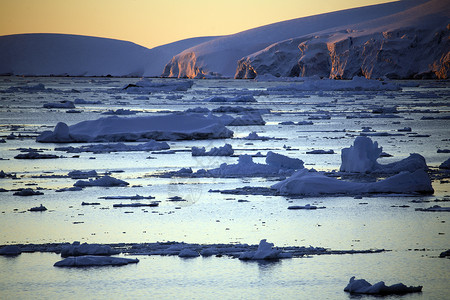 拉迈尔频道南极洲的南极半岛频道风景旅行冰山破冰半岛冷冻太阳旅游海洋背景