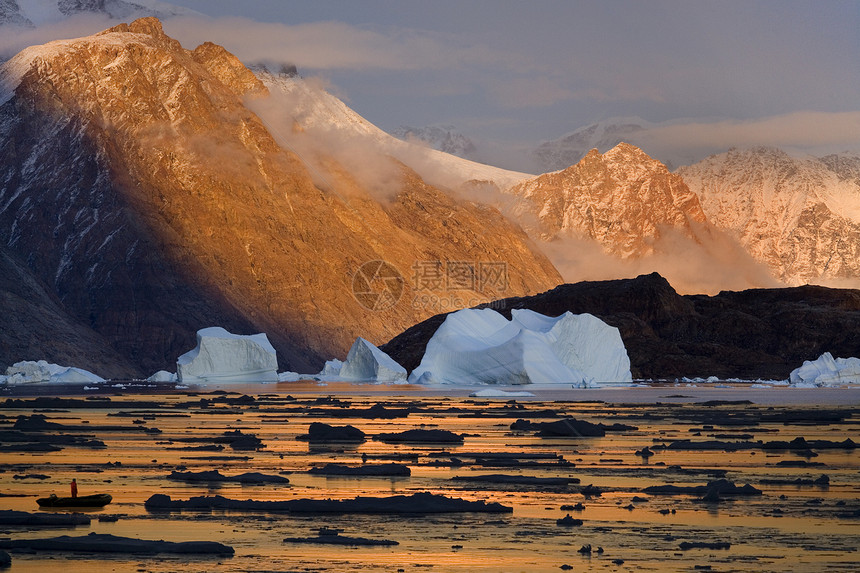 西北Fjord  唐士比松  格陵兰旅行冻结旅游桅杆风景游客阳光太阳旗帜海洋图片