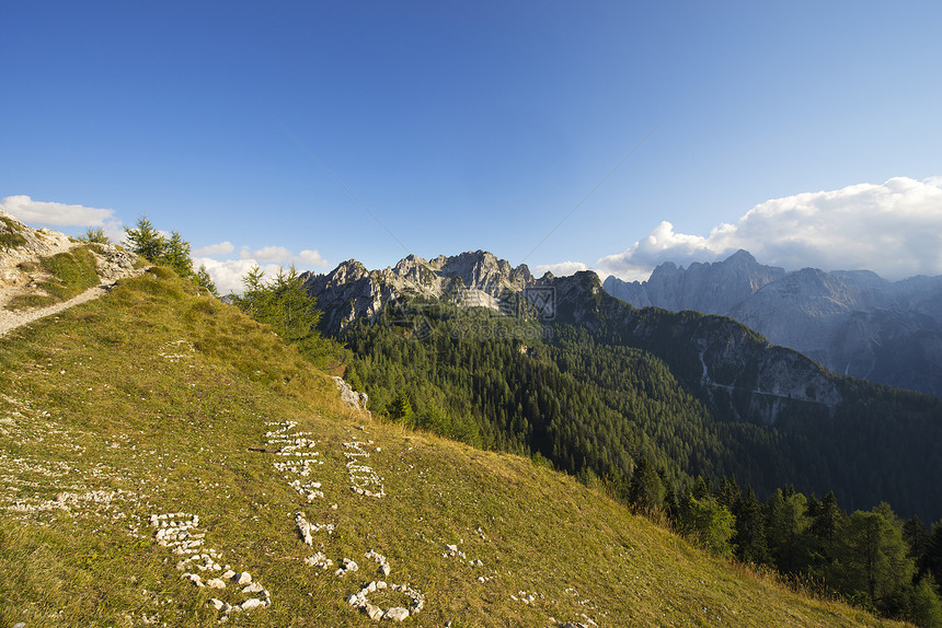 Julian Alps和意大利弗里里岩石山脉冒险山毛榉顶峰生态天空首脑森林旅行图片