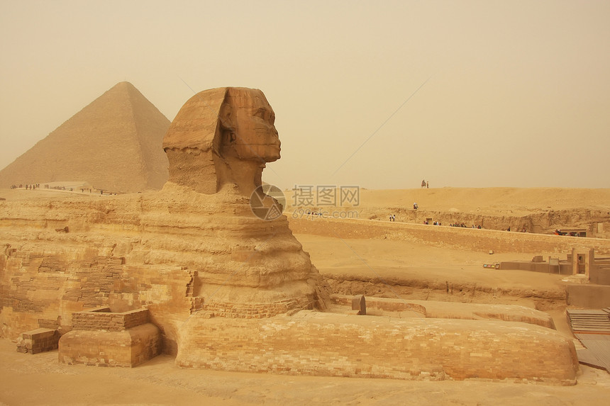 沙暴中Khufu的Sphinx和大金字塔 开罗大篷车狮身风暴雕像异位素地标人面考古学沙漠骆驼图片