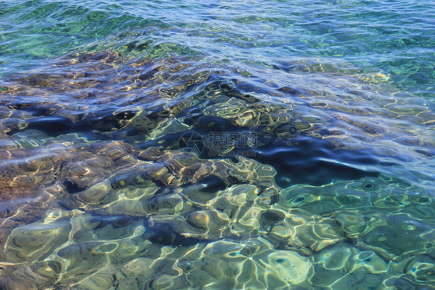 海水 淡水和水生态天蓝色水晶海洋波浪太阳钓鱼岩石图片