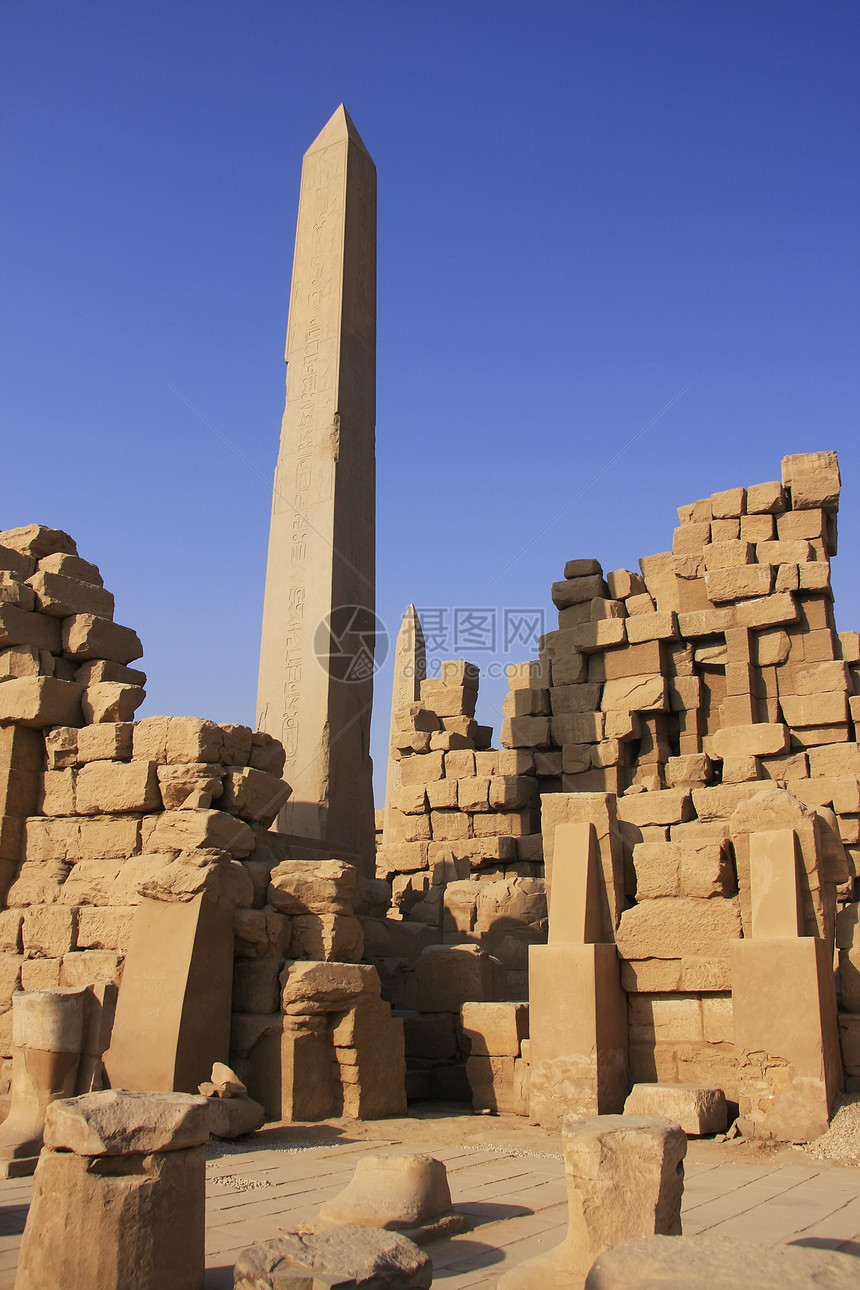 卡纳克寺庙综合体 卢克索棕榈蓝色写作纪念碑柱柱文化建筑学砂岩法老雕刻图片