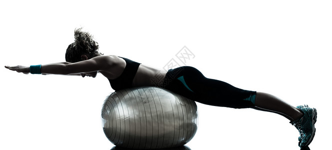 参加健身球锻炼的妇女体操有氧运动白色位置运动员木板健美训练运动女性背景图片