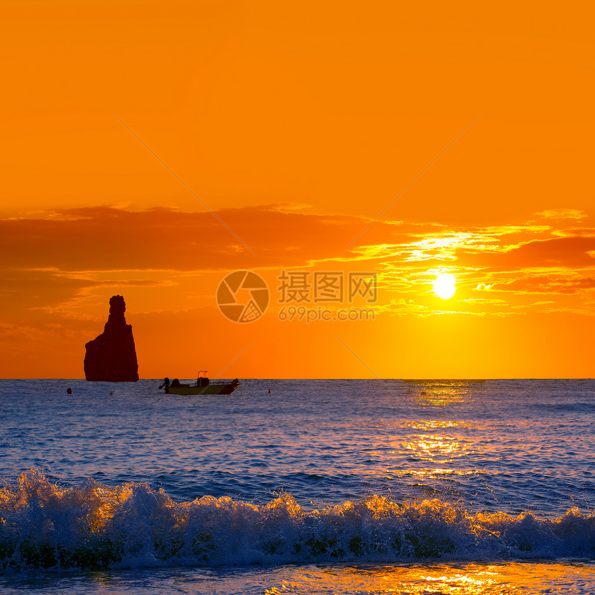 巴利阿里奇岛圣胡安市日落海滩天空泡沫支撑海岸戏剧性旅游日落波浪旅行地标图片