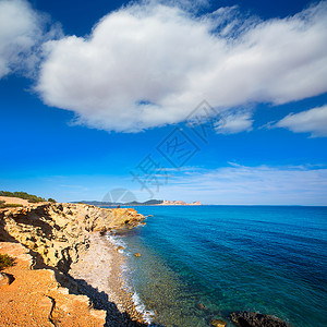 海透明素材在巴利阿里奇的圣何塞南部海滩晴天海岸旅行太阳海洋假期天堂波浪石头天空背景