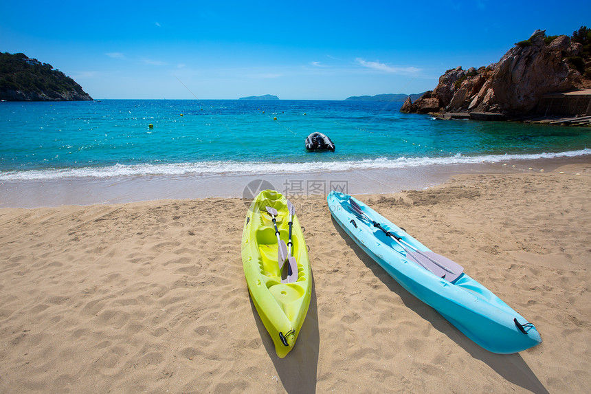 Ibiza cala 圣圣文森海滩 与假期天空支撑旅游皮艇海洋天堂太阳地标蓝色图片