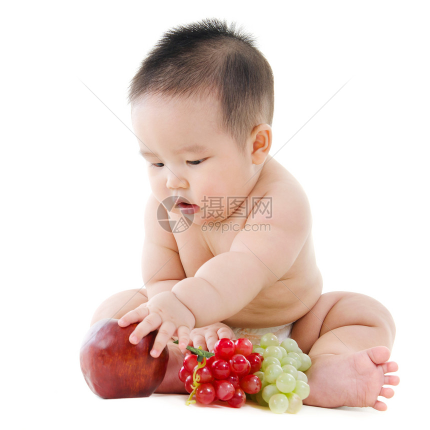 带水果的婴儿男孩图片