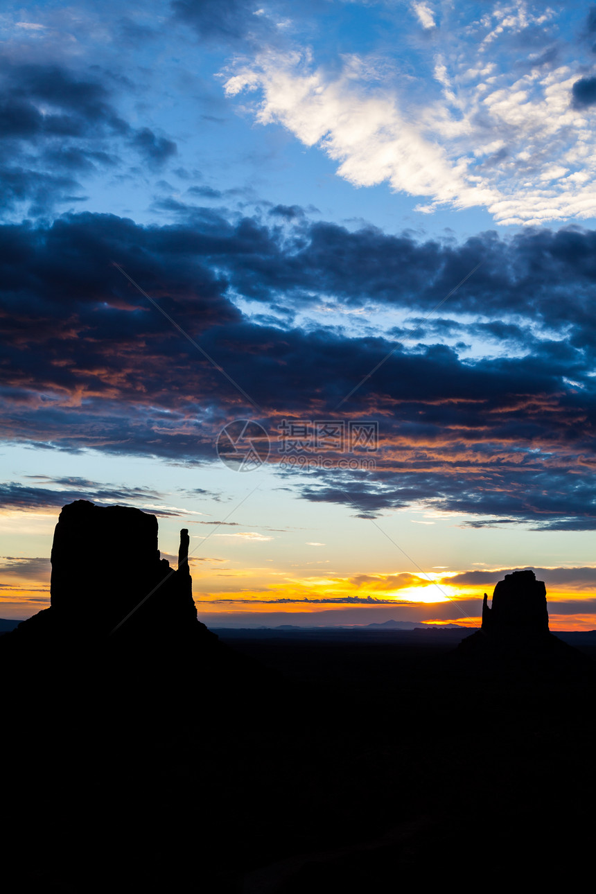 古迹谷地日出蓝色天空沙漠纪念碑国家地平线公园红色岩石惊喜图片