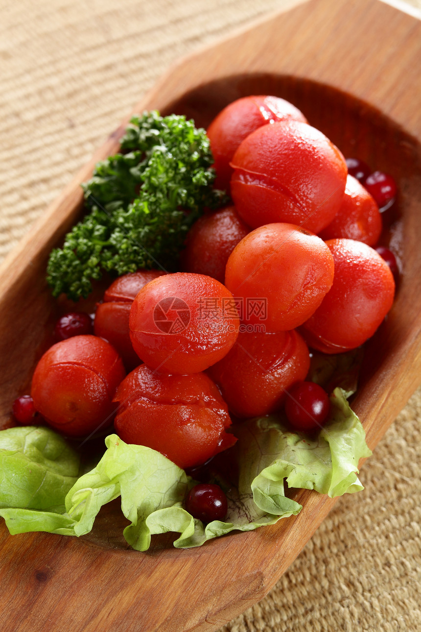 新鲜的 可口的沙拉设置食物绿色美食玻璃维生素桌子盘子浆果桌面图片