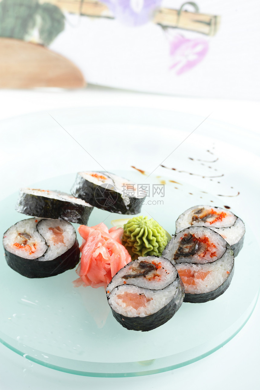 苦果和美味的寿司盘子美食午餐食物文化海鲜白色海藻绿色餐厅图片