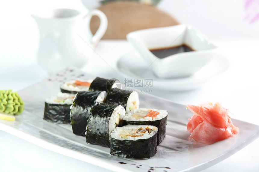 苦果和美味的寿司文化海藻绿色白色午餐海鲜食物餐厅美食盘子图片