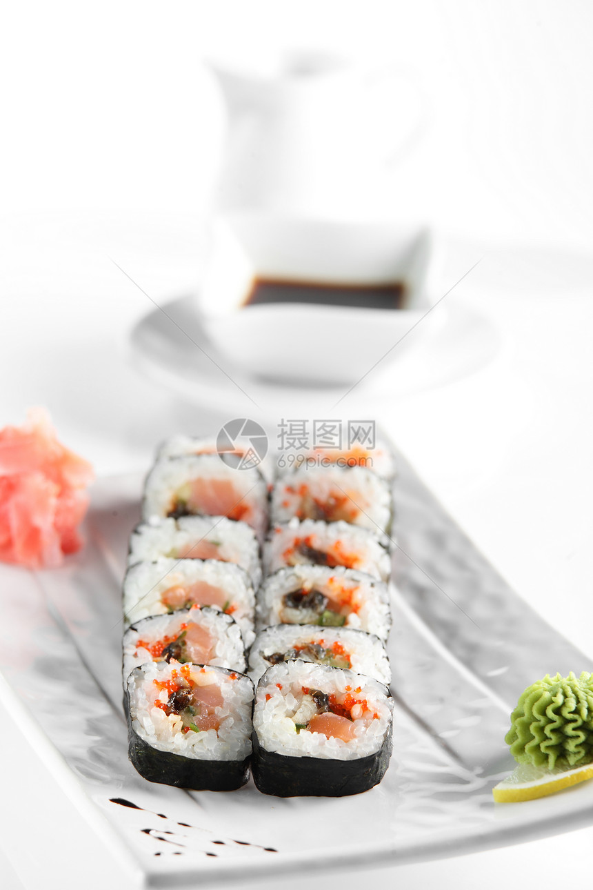 苦果和美味的寿司白色绿色美食餐厅食物盘子海藻午餐海鲜文化图片