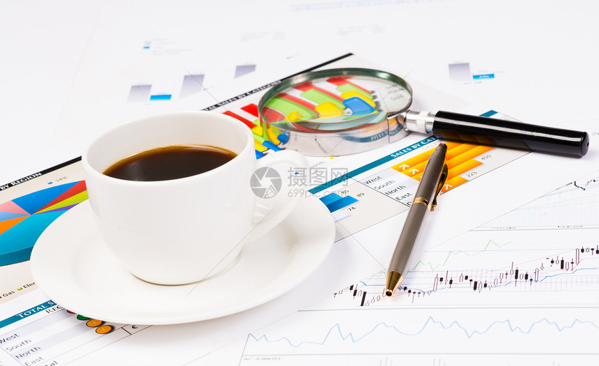 商业生活中留业者经济杯子桌子数据饮料市场工作早餐图表咖啡图片