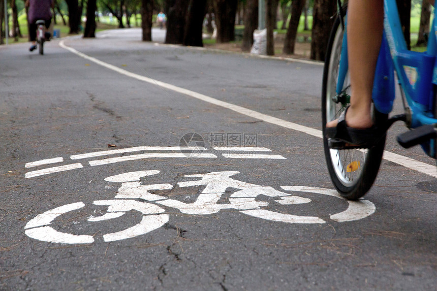 自行车车道概念图片