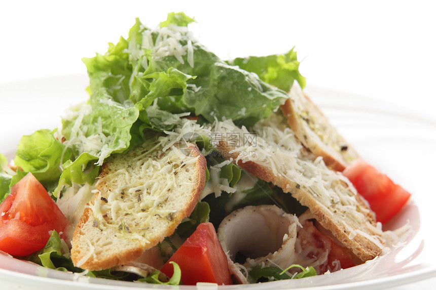 配有不同蔬菜的新鲜沙拉面包黄瓜维生素熟食饮食炙烤午餐咖啡店美食盘子图片