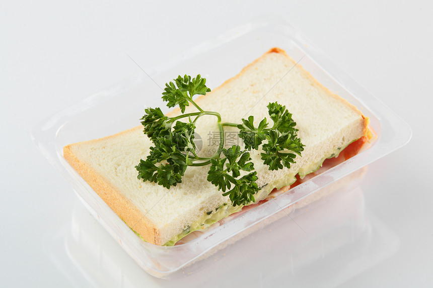 白色背景上的新鲜三明治Name叶子火鸡营养蔬菜食物餐饮小吃沙拉面包午餐图片