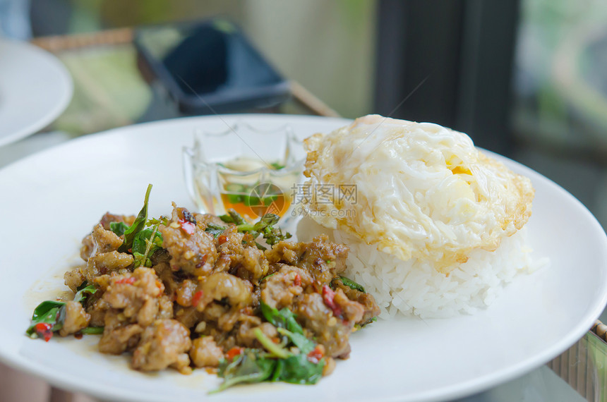 亚洲食物盘子蔬菜胡椒美食营养油炸辣椒猪肉图片