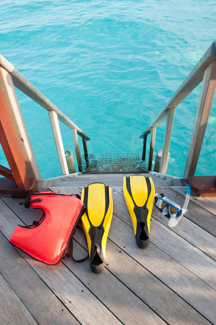 用于潜水 戴面罩鳍和救生衣的设备抢救假期安全旅行面具平房游泳浮潜救生圈放松图片