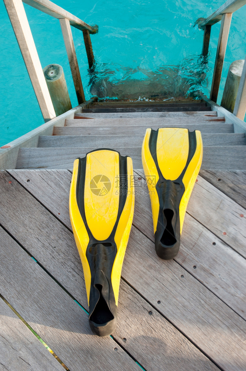 用于潜水驾驶的鱼翅热带假期旅行浮潜面罩海滩游泳海洋天堂呼吸管图片