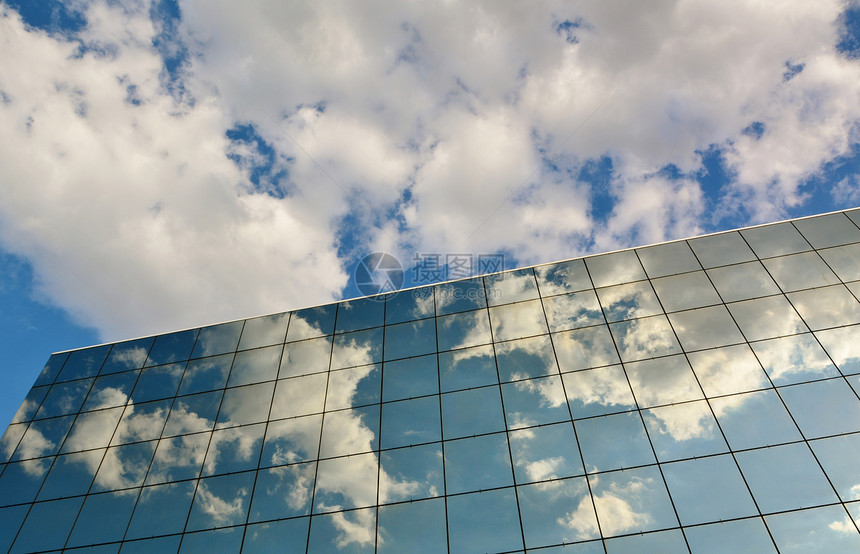 现代办公大楼玻璃面罩建筑反射商业房子天空蓝色办公室图片