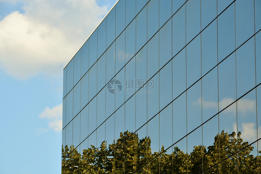 现代办公大楼玻璃面罩蓝色商业房子天空反射办公室建筑图片