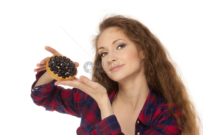 带蛋糕的乡妇黑发思考糕点食物女性国家水果油炸浆果早餐图片