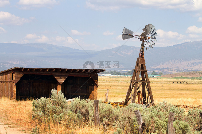 水泵式风车动物农场土地干旱灌溉刀片泵车牧场乡村水泵图片