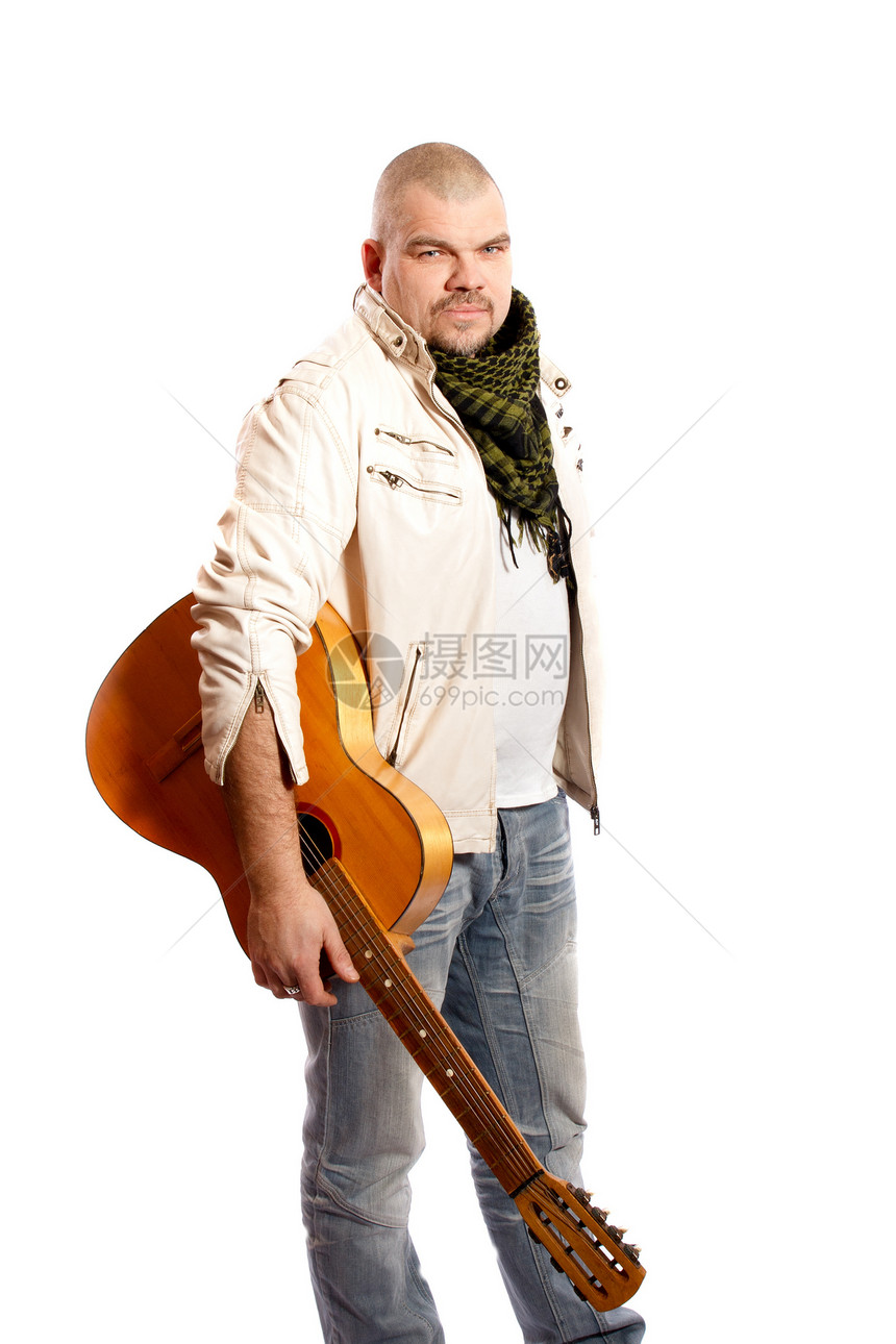 有吉他的男人无毛牛仔裤艺术家吉他手玩家男性声学音乐乐器演员图片