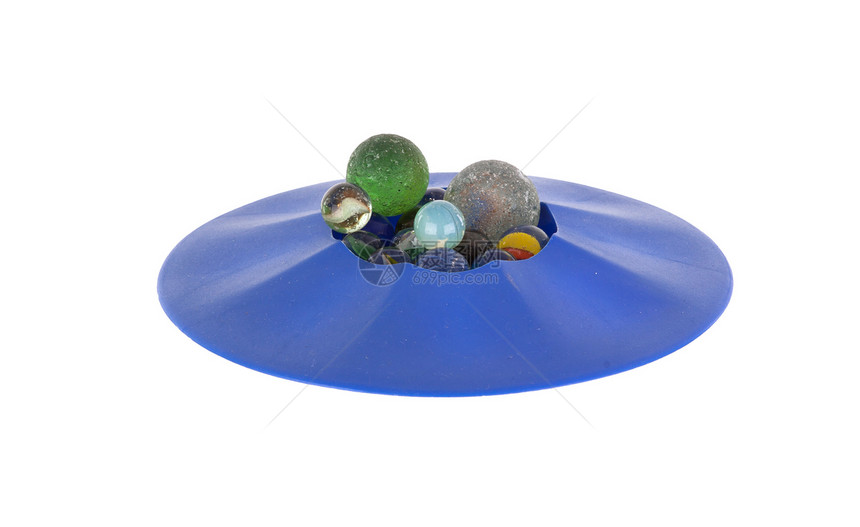 在白色背景上排列的各类黑色玻璃弹珠 包装在白色背景上大理石水晶球玩具反射乐趣水晶游戏收藏品漩涡圆形图片