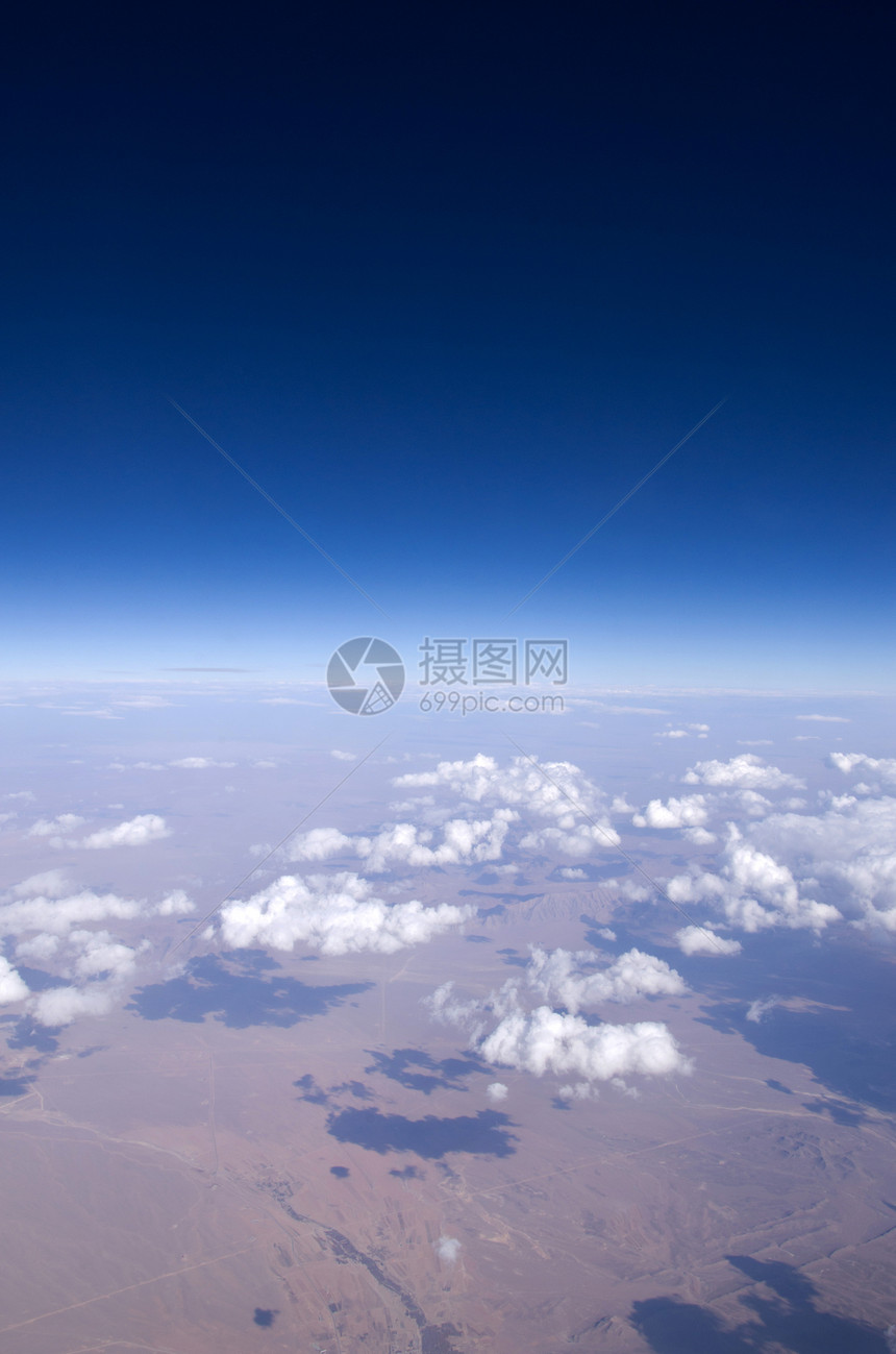 空中天空气候蓝色天际云景场景气象柔软度天堂环境臭氧图片