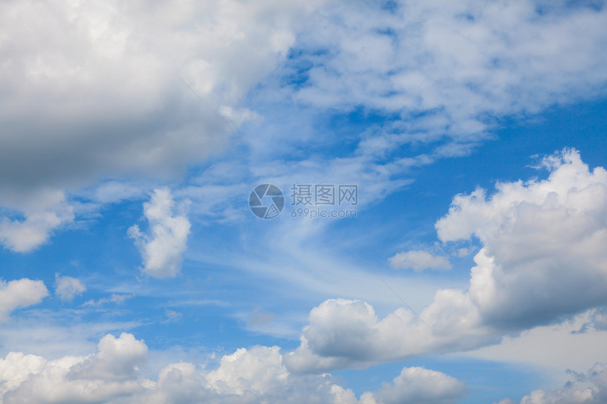 蓝色天空中的云水分环境蓝天天蓝色沉淀气候气氛季节照片阳光图片