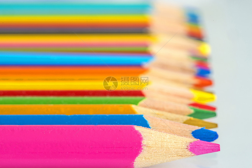 彩色铅笔黄色蜡笔彩虹紫色棕色粉色蓝色绿色橙子光谱图片