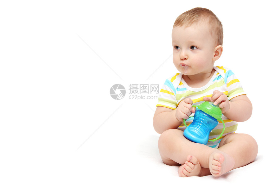 带有奶瓶的男孩婴儿图片