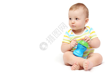 带有奶瓶的男孩婴儿背景图片