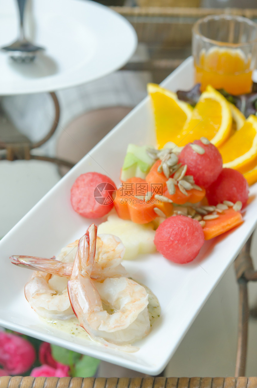 夏季沙拉沙拉海鲜盘子沙拉营养西瓜橙子水果白色食物木瓜图片